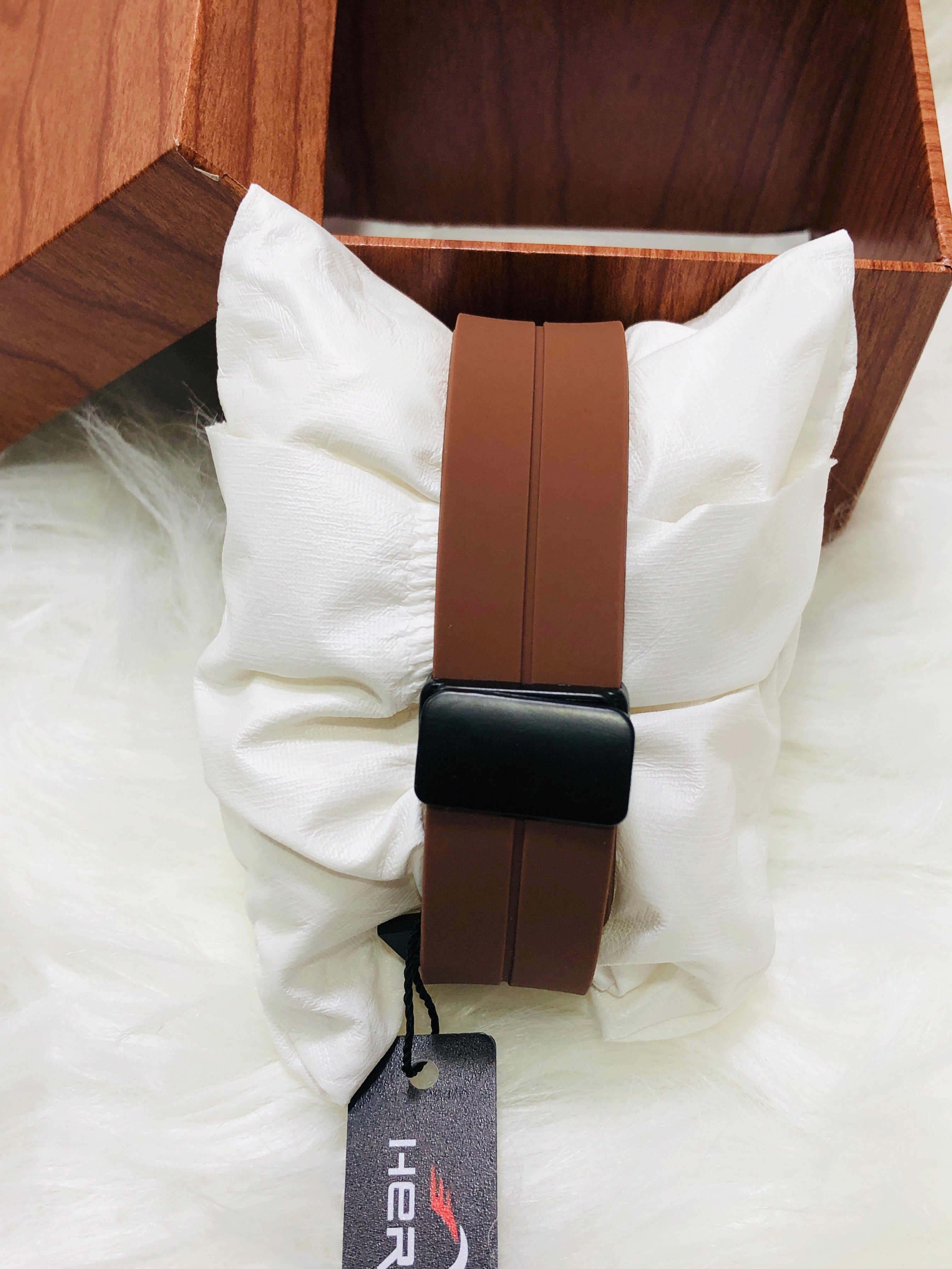 HERYI MAGNET STRAP WATCH